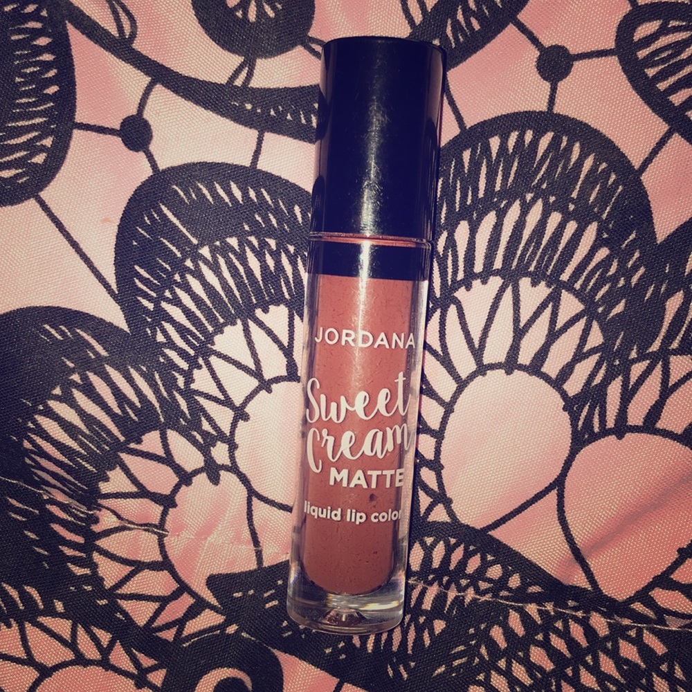 Sweet cream Matte liquid lip color